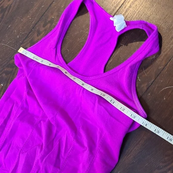 🦋 Fabletics Workout Top - Picture 4 of 7